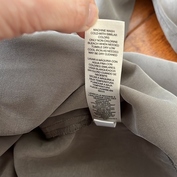 Chicos  Buttons Down Blouse Olive Green Long Sleeves Size L chest Pockets - Picture 9 of 11